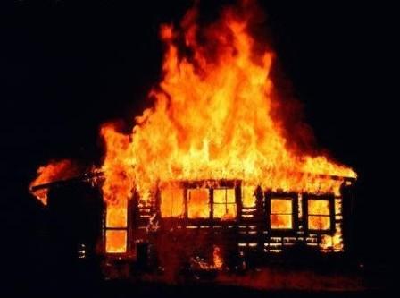 На пожаре в Выльгорте пострадали мужчина и женщина