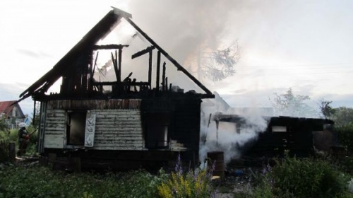 В Дырносе подожгли дачный дом
