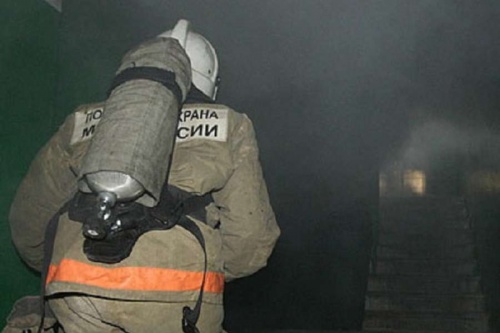 В Сыктывкаре пожарные спасли из горящей квартиры пять человек